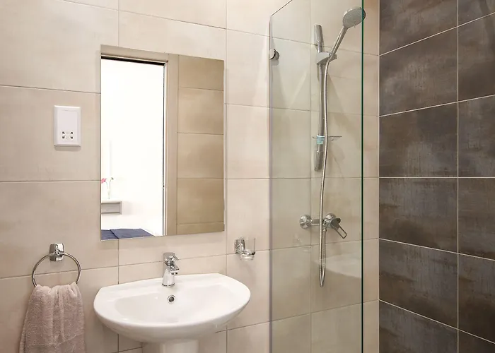 Πανσιόν Island